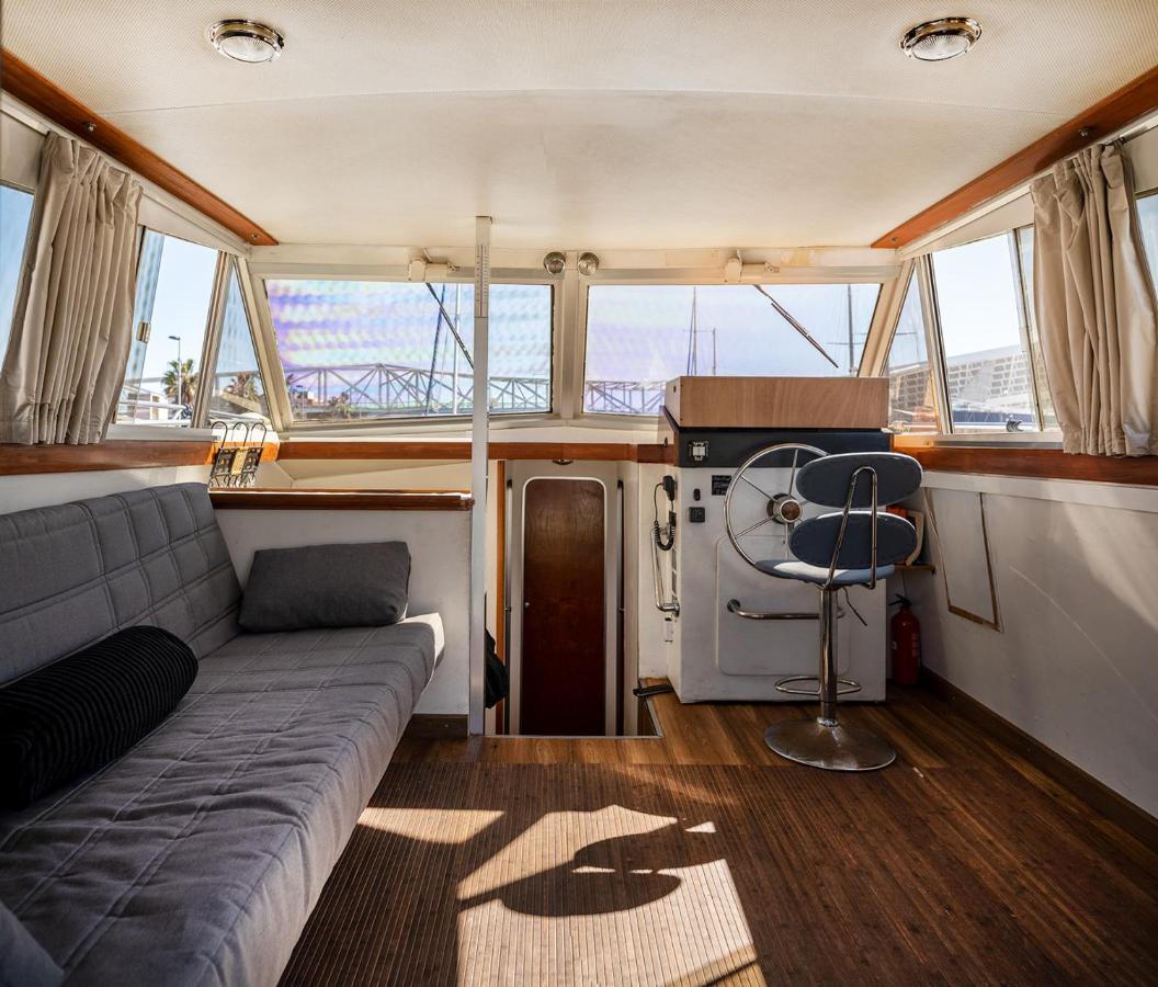 Hotel Spacious And Charming Boat In Port Forum Sant Adria de Besos Exterior foto